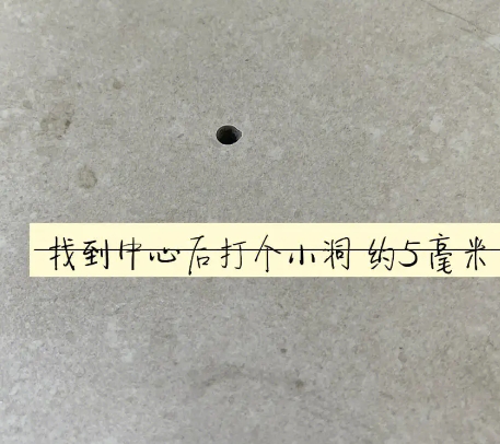 白银瓷砖空鼓维修公司专业解答在瓷砖铺贴过程中，如果砂料搅拌不均匀，将会带来以下问题